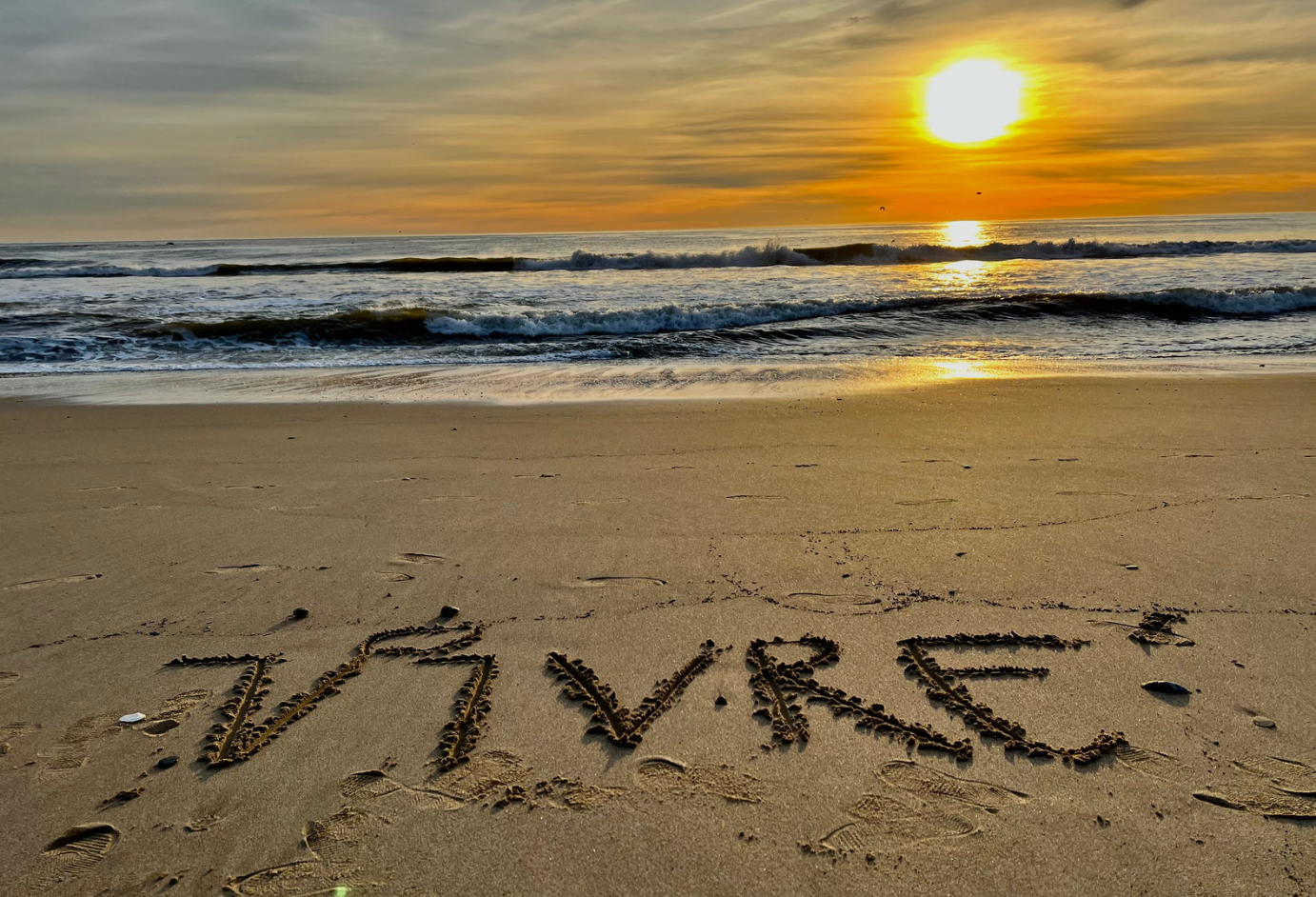VIVRE' name on the sand 